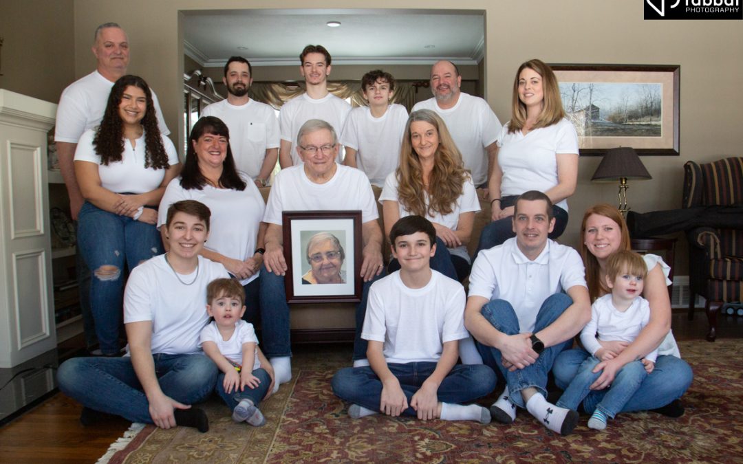 17 person family portrait.